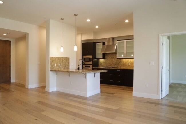 Foto del edificio - Luxury Condo Living in Central Park West –...