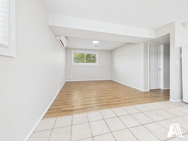 Foto del edificio - 967 W Duplex