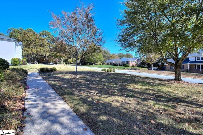 Foto del edificio - 104 Middle Brook Rd