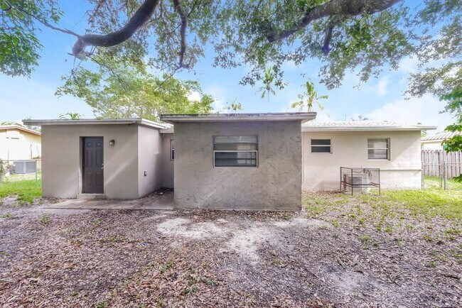 Foto del edificio - 6210 NW 13th St