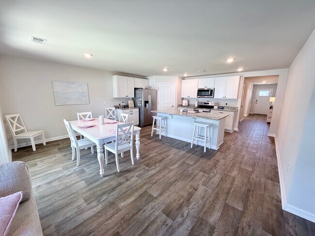 Foto del edificio - 532 Scarlet Sage Dr