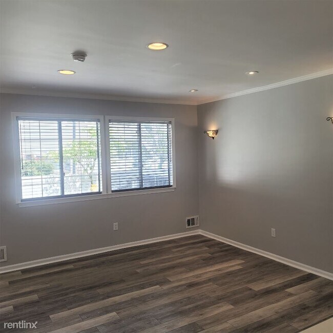 Building Photo - 1 br, 1 bath Townhome - 69 Hyde Ct