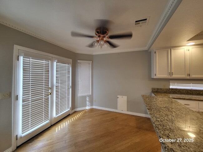 Foto del edificio - 2113 Harbor Cliff Dr