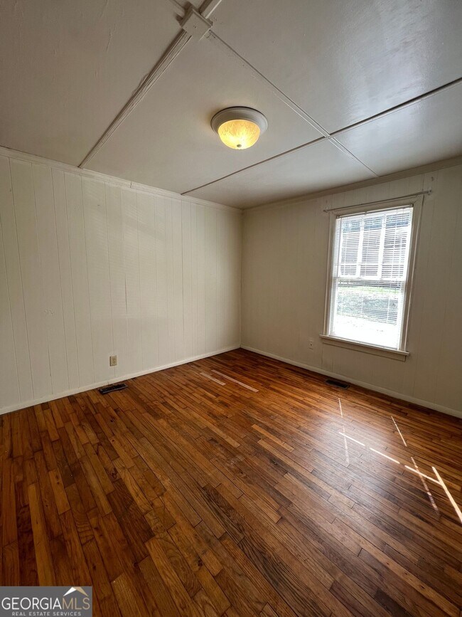 Building Photo - 145 Herring St