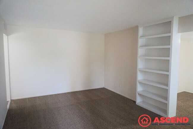 Foto del edificio - Lovely Home Off S Real Rd and Bell Terr!