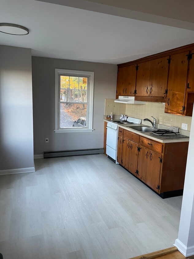 Kitchen - 1238 Seidersville Rd