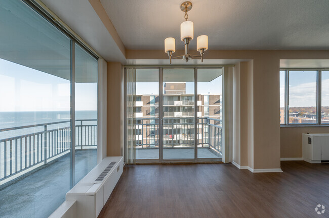 2 BD, 2 BA - 1105SF - Comedor - 12000 Edgewater