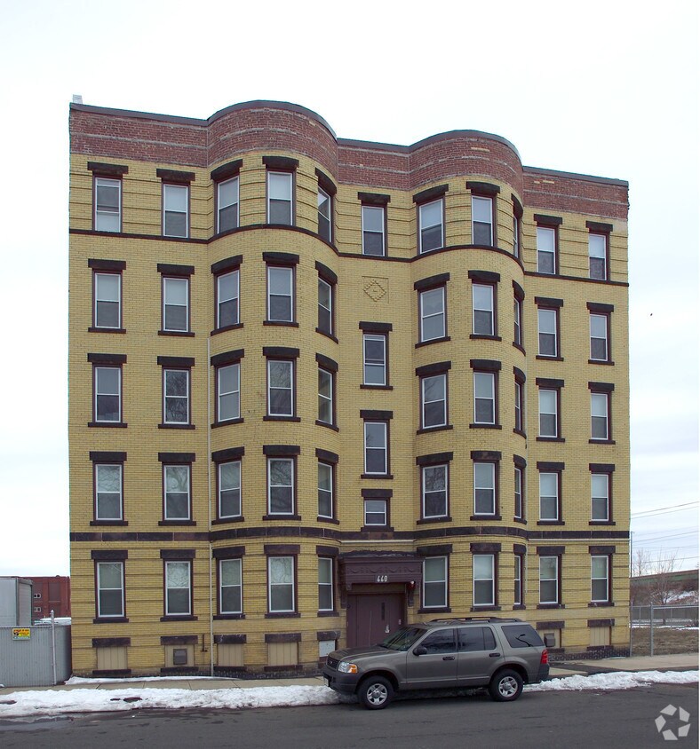 Building Photo - 660 S Bridge St