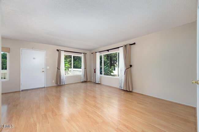 Building Photo - 2019 E Aroma Dr