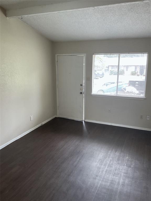 Foto del edificio - 6908 Circle S Rd