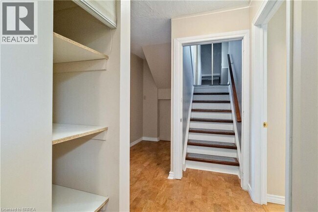 Photo du bâtiment - 34 Sympatica Crescent