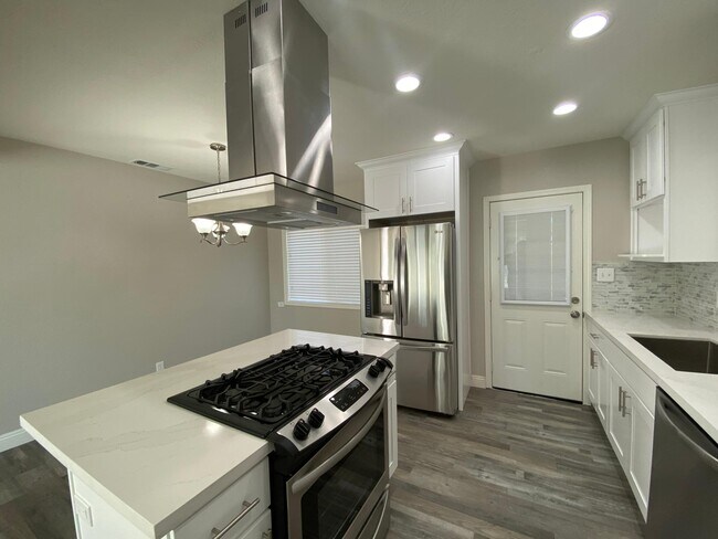Building Photo - 584 N 8th Ave