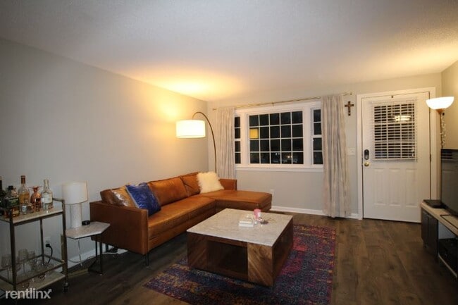 Building Photo - 2 br, 1.5 bath Townhome - 275 Grotto Ave