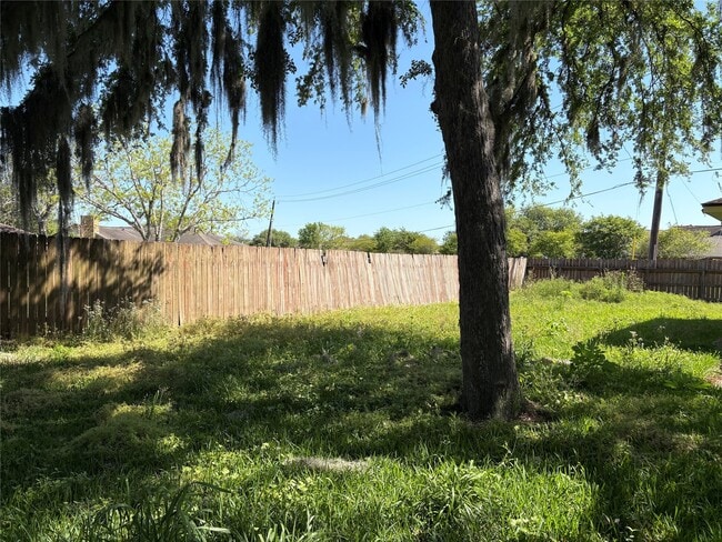 Building Photo - 505 Huckleberry Dr