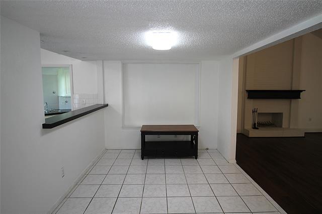 Building Photo - 2805 Meadow Park Dr