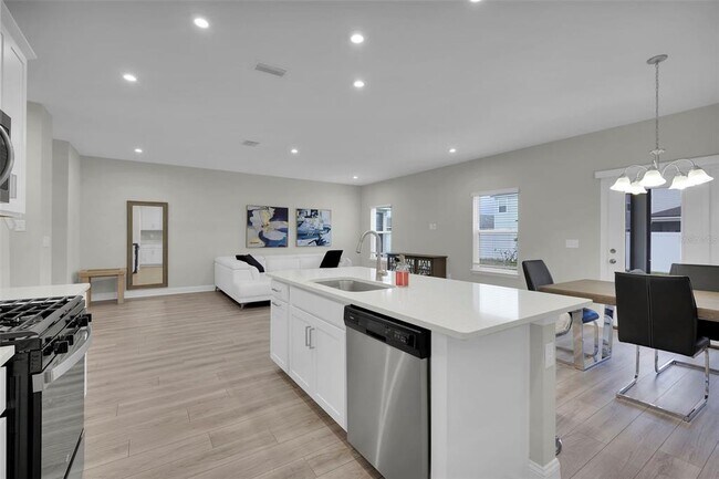 Building Photo - 13124 Holsinger Blvd