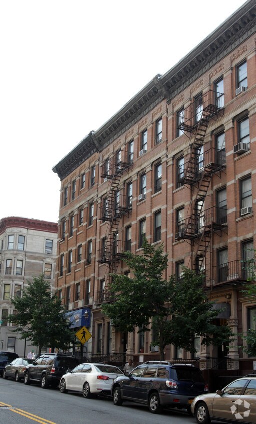 Primary Photo - 60 Manhattan Ave