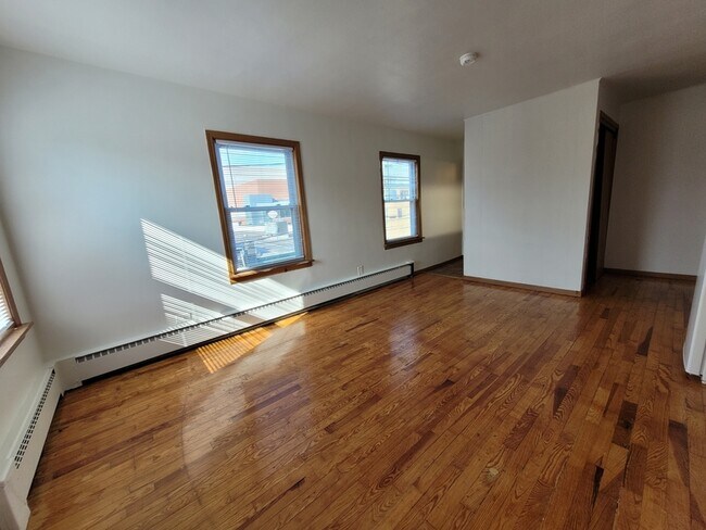 Building Photo - 119 S Walnut St