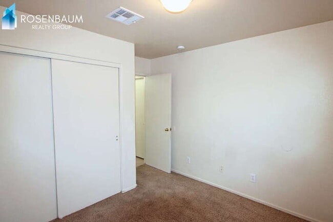 Foto del edificio - 8281 W Sandy Ln