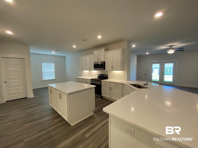 Building Photo - 510 Hardwood Ave