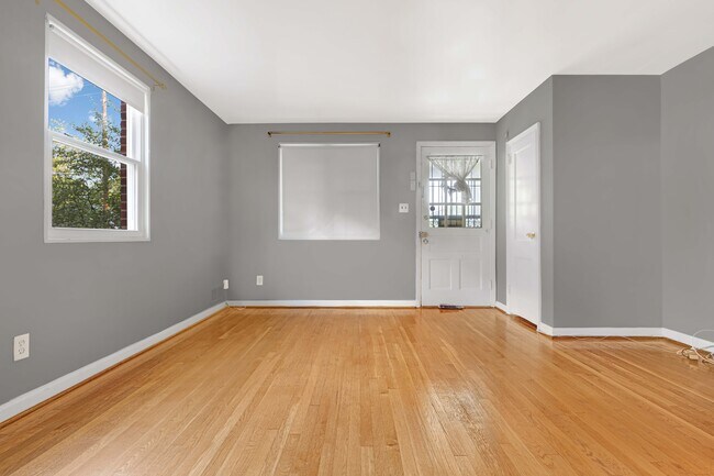 Building Photo - 1719 Monroe St NE
