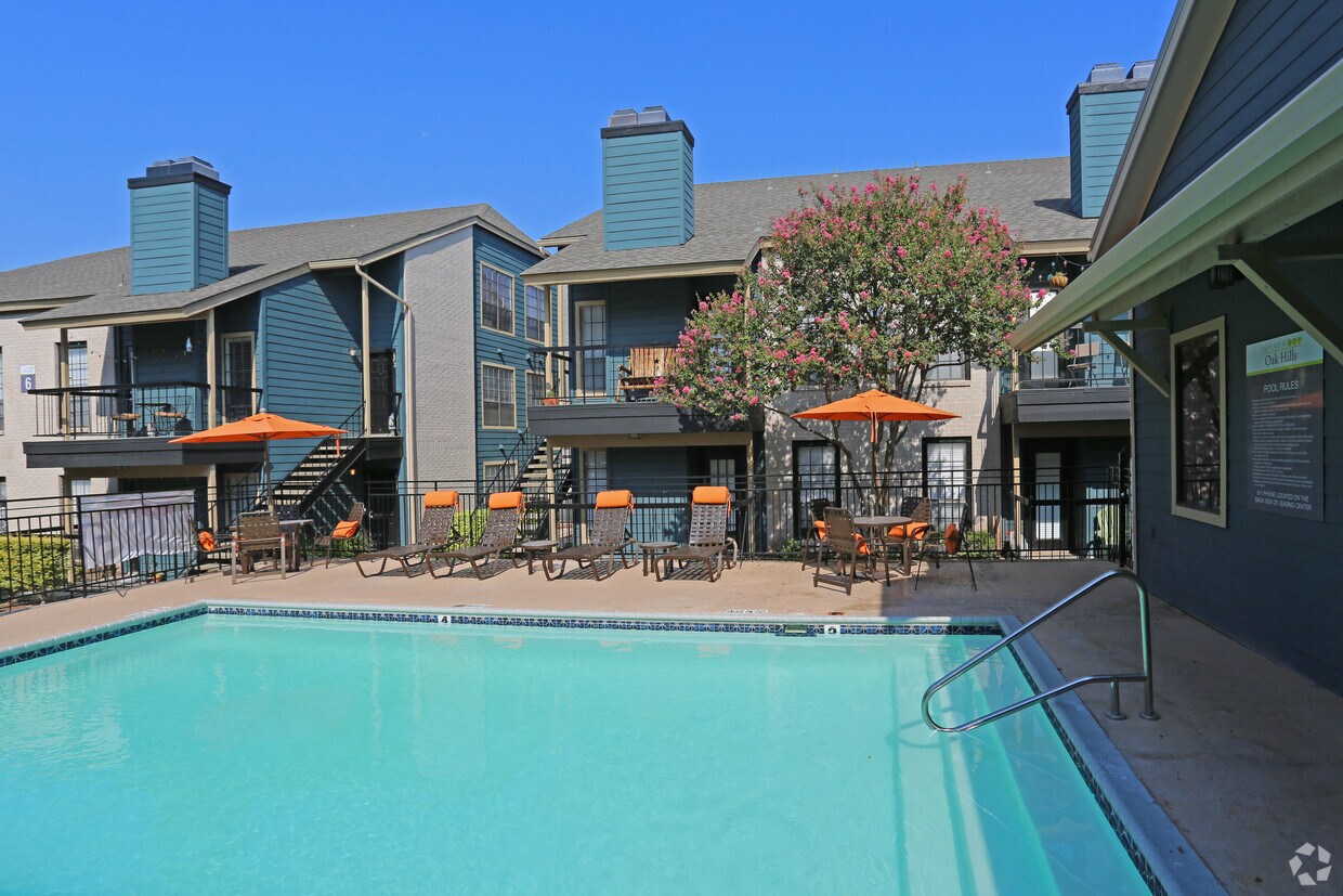 The Place at Oak Hills Apartments in San Antonio, TX