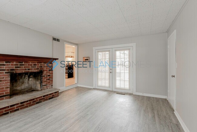 Building Photo - REDUCED!