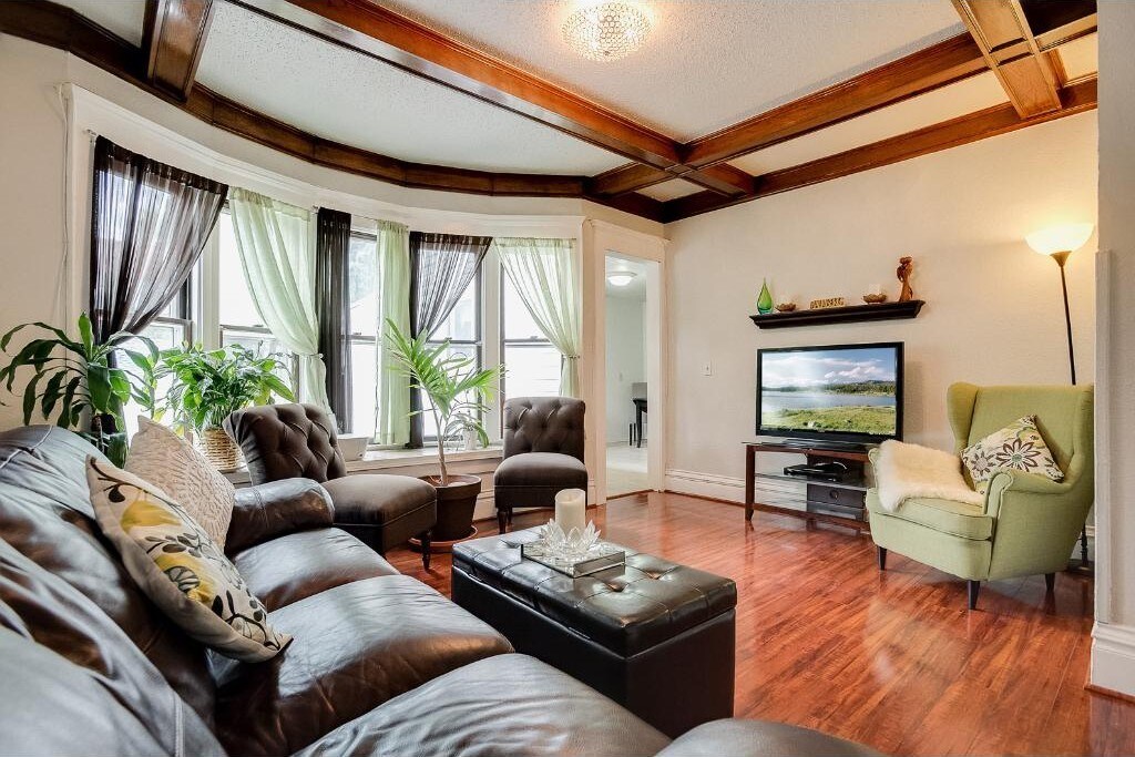 Foto principal - 2100 Grand Ave S