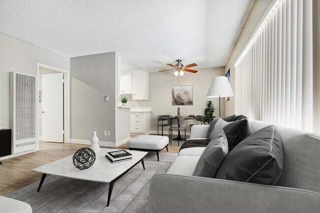 Foto del edificio - The McLaughlin Avenue Apartments