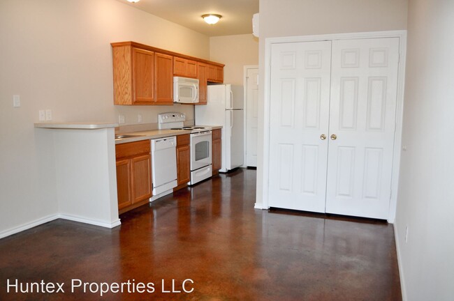 Building Photo - 1306 Maple St