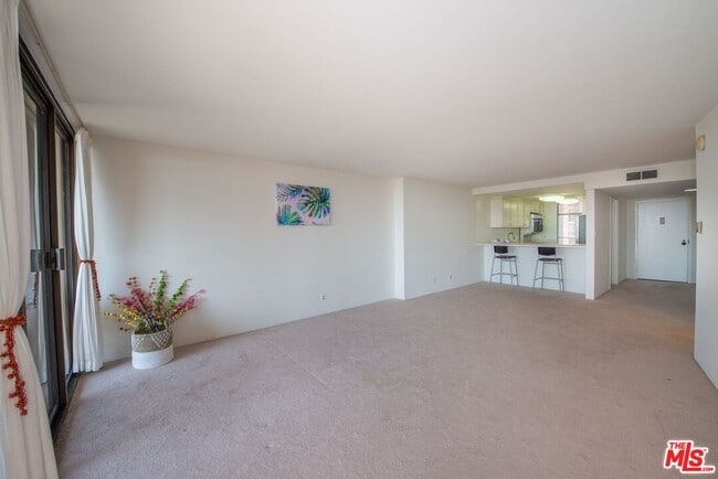 Building Photo - 4265 Marina City Dr