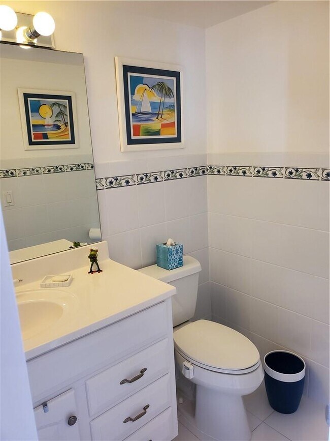 Foto del edificio - 1609 N Riverside Dr