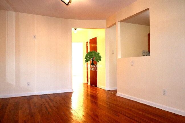Foto del edificio - 1332 E 55th St