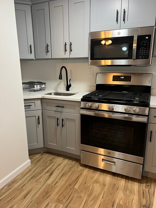 Flamante cocina - 615 Pleasant Valley Way