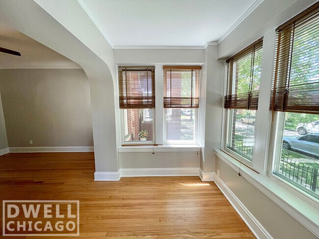 Building Photo - 5241 N Christiana Ave