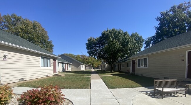 Building Photo - 36 Village Ct