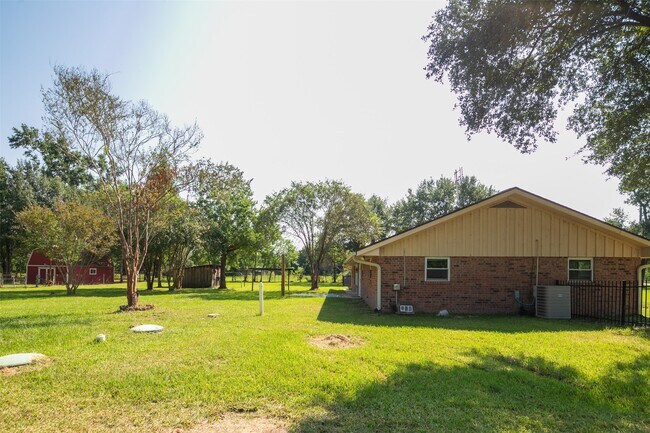 Building Photo - 8710 West Ln