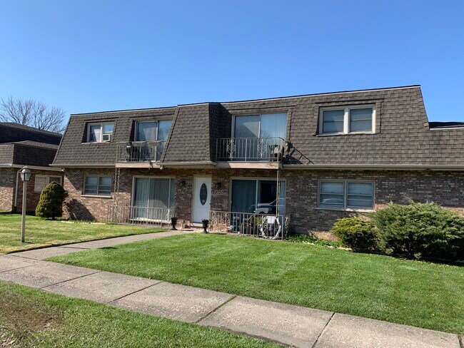 Building Photo - 9720 Ravinia Ct