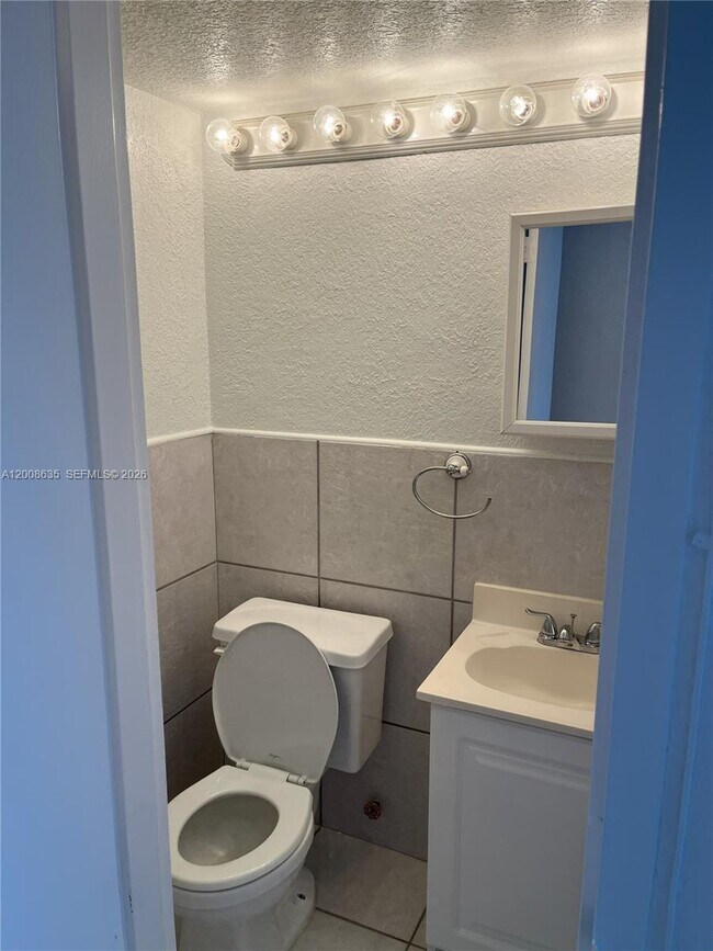 Foto del edificio - 3660 NE 166th St