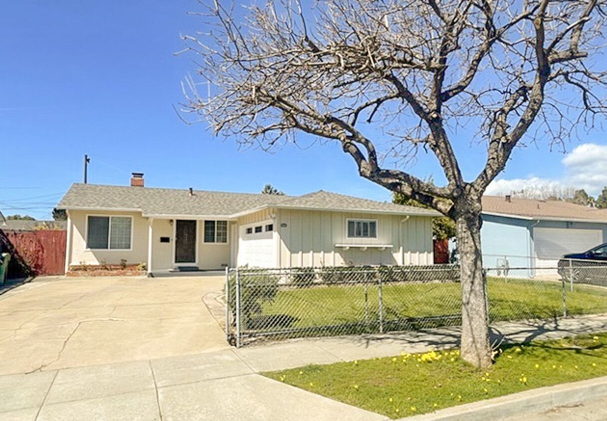 Primary Photo - Charming 3 bed, 2 bath home in the desirab...