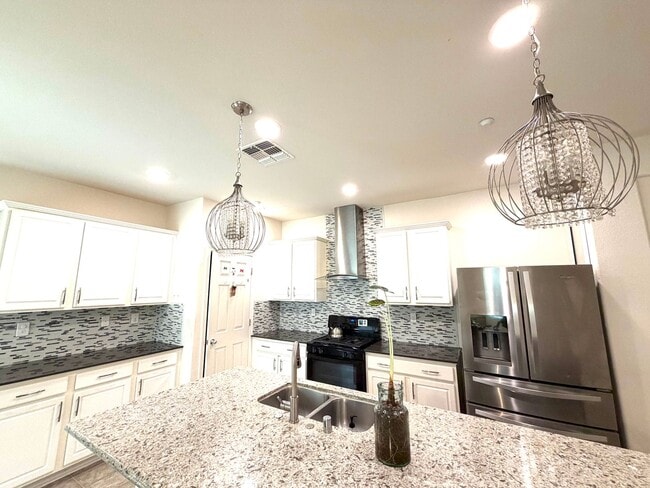 Foto del edificio - For Rent: Beautiful Home in The Hamptons Village – North Natomas  **5 Bedrooms • 3 Bathrooms • Lo...