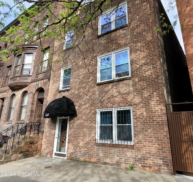 Building Photo - 147 Eagle St