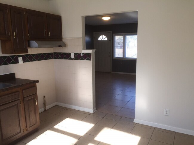 Building Photo - 13605 Greystone Ave