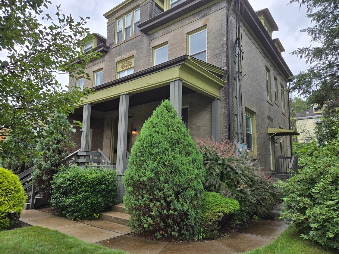front of house - 220 Noble Ave