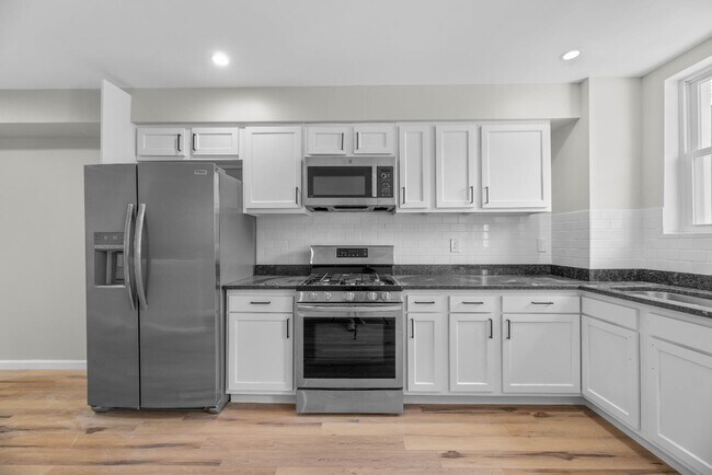 Building Photo - 146 N Ellwood Ave