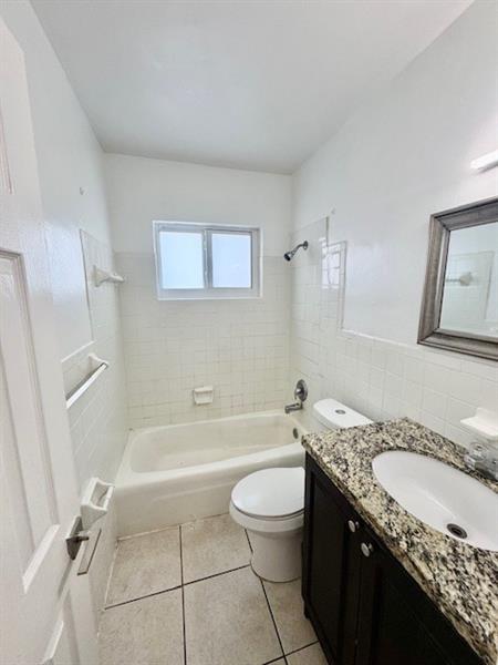 Foto del edificio - 5819 NW 17th Pl