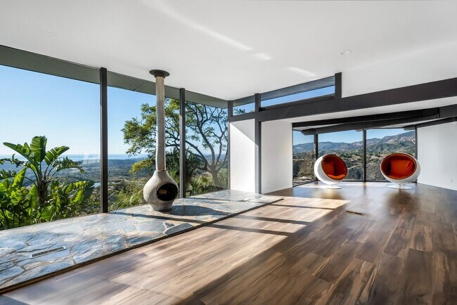 Building Photo - Panoramic Serenity: Mid-Century Modern Oas...