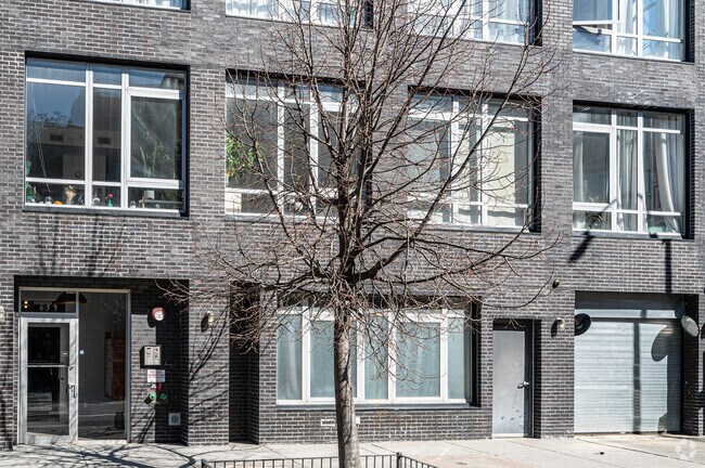 Foto del edificio - 659 Bergen St