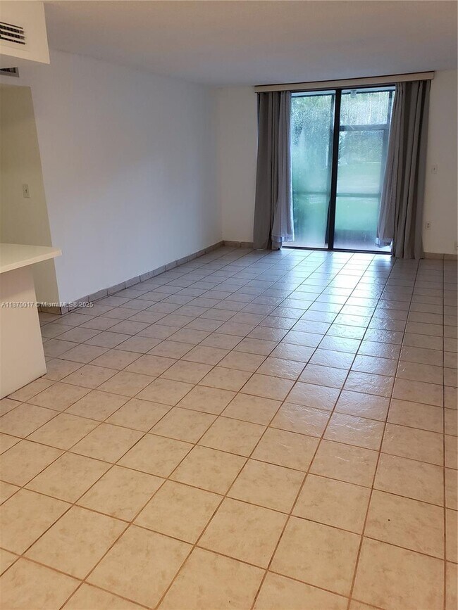 Foto del edificio - 9682 Fontainebleau Blvd