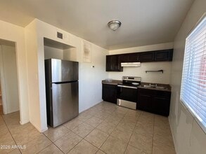 Building Photo - 1321 W Vogel Ave